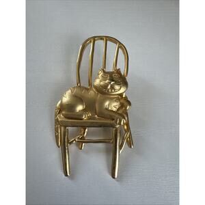 Vintage JJ Gold Tone Alice in Wonderland Grinning Cheshire Cat on Chair Brooch